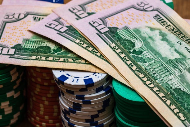 Bandar Poker table interface showing betting controls, hand cards, and dealer actions